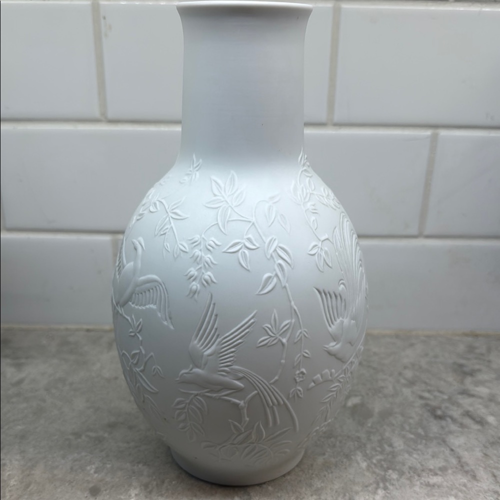 Vintage KAISER 296 Bisque Porcelain Bird of Paradise Embossed Vase W Germany - Picture 3 of 6
